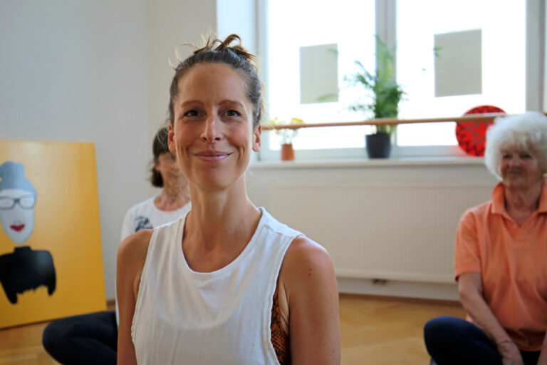 Nahaufnahme der Yogalehrerin Maria Neuwirth